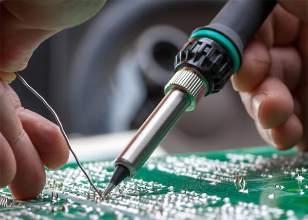 no clean tin wire for electronics assembly Sin alambre de estaño limpio para ensamblaje electrónico.