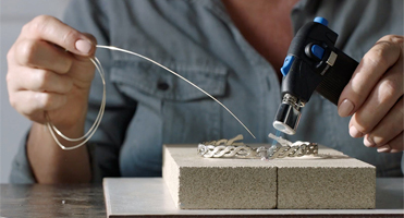 fabricación de joyas con alambre de soldadura